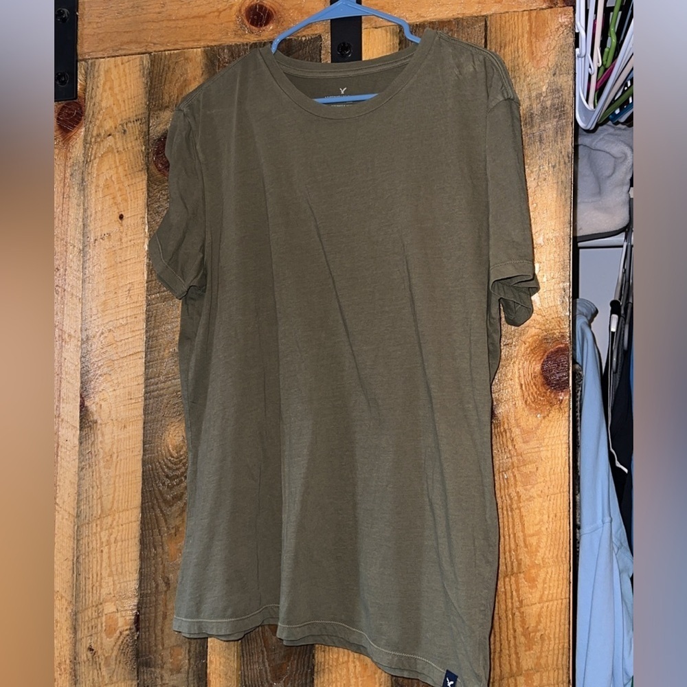 NWT Men’s AE seriously soft T